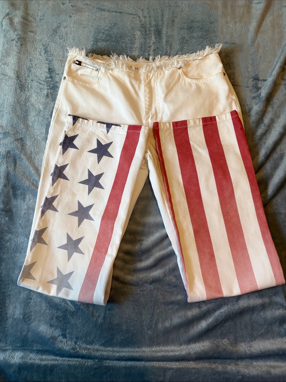 Tommy Hilfiger White Straight-Leg Jeans with Red Stripes and Blue Stars - Picture 8 of 10